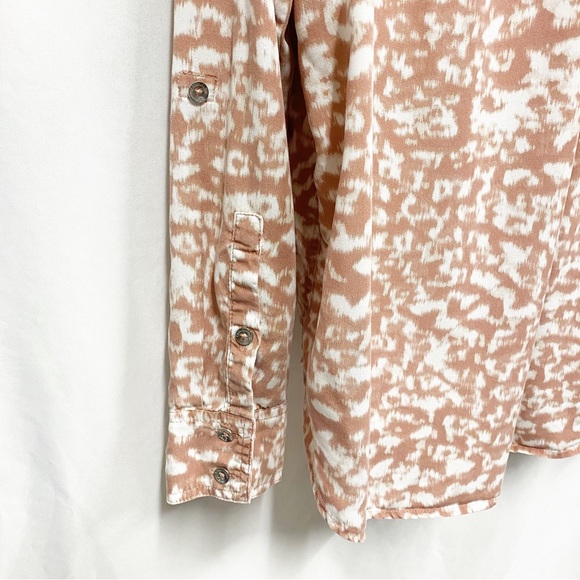 Calvin Klein Jeans Peach Beige & White Animal Print Button Down Shirt - Picture 8 of 9